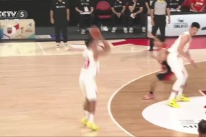 太关键了🔥贺希宁弧顶接球直接拔！三分再度飙中！
